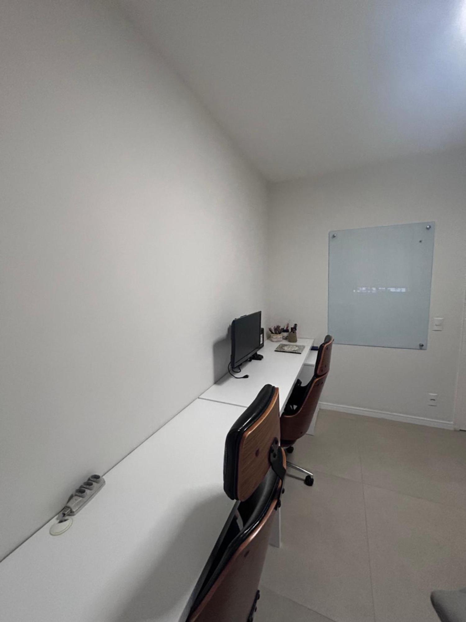 Na Da Reserva Com Office Equipado